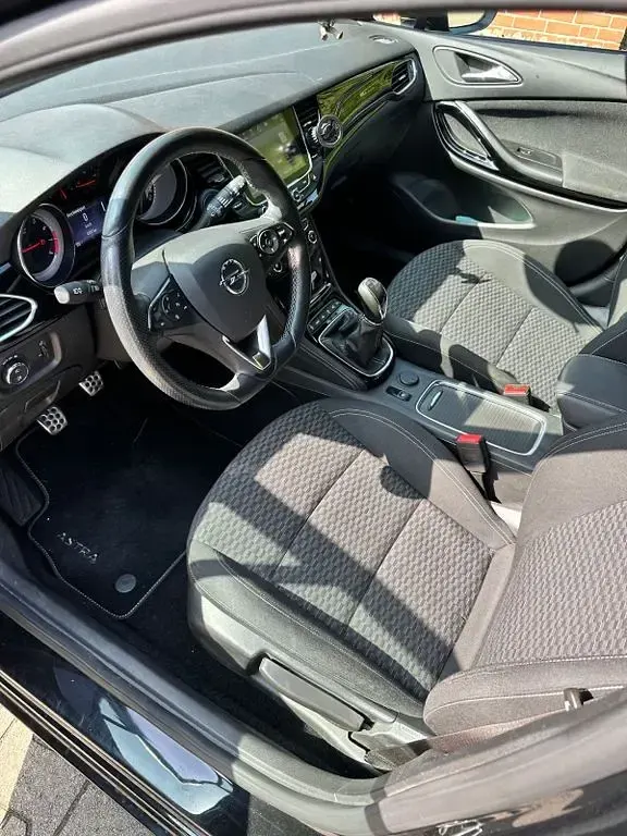 Używany Opel Astra Dynamic 200 KM (147 kW) 2018 Czarny Kombi