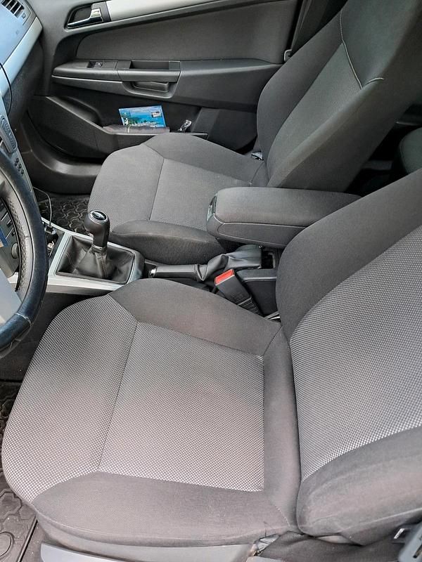 Gebraucht Opel Astra 116 PS (85 kW) 2009 Grau Kombi