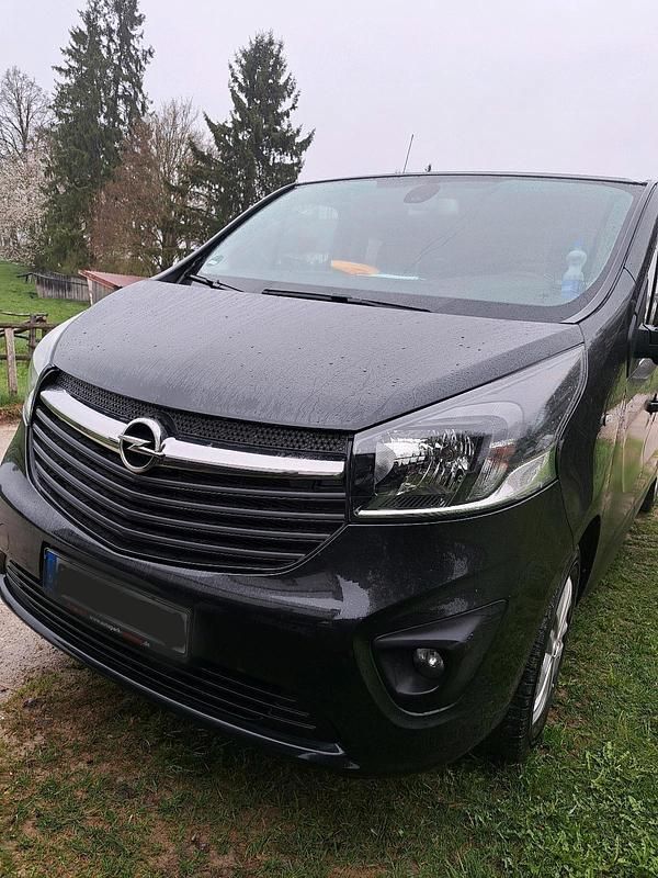 Second-hand Opel Vivaro 2017 Negru Monovolum