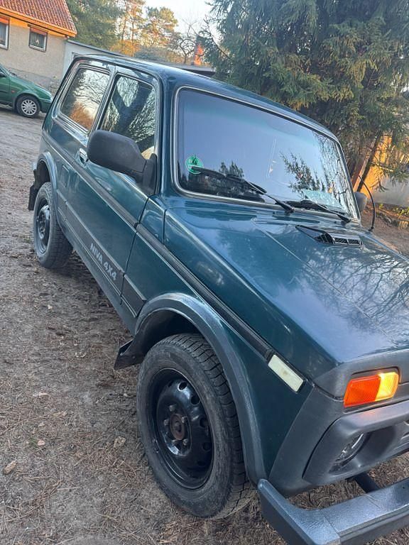 Gebraucht Lada niva 82 PS (60 kW) 2010 Grün SUV