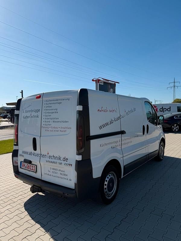 Second-hand Opel Vivaro 98 CP (72 kW) 2004 Alb Monovolum
