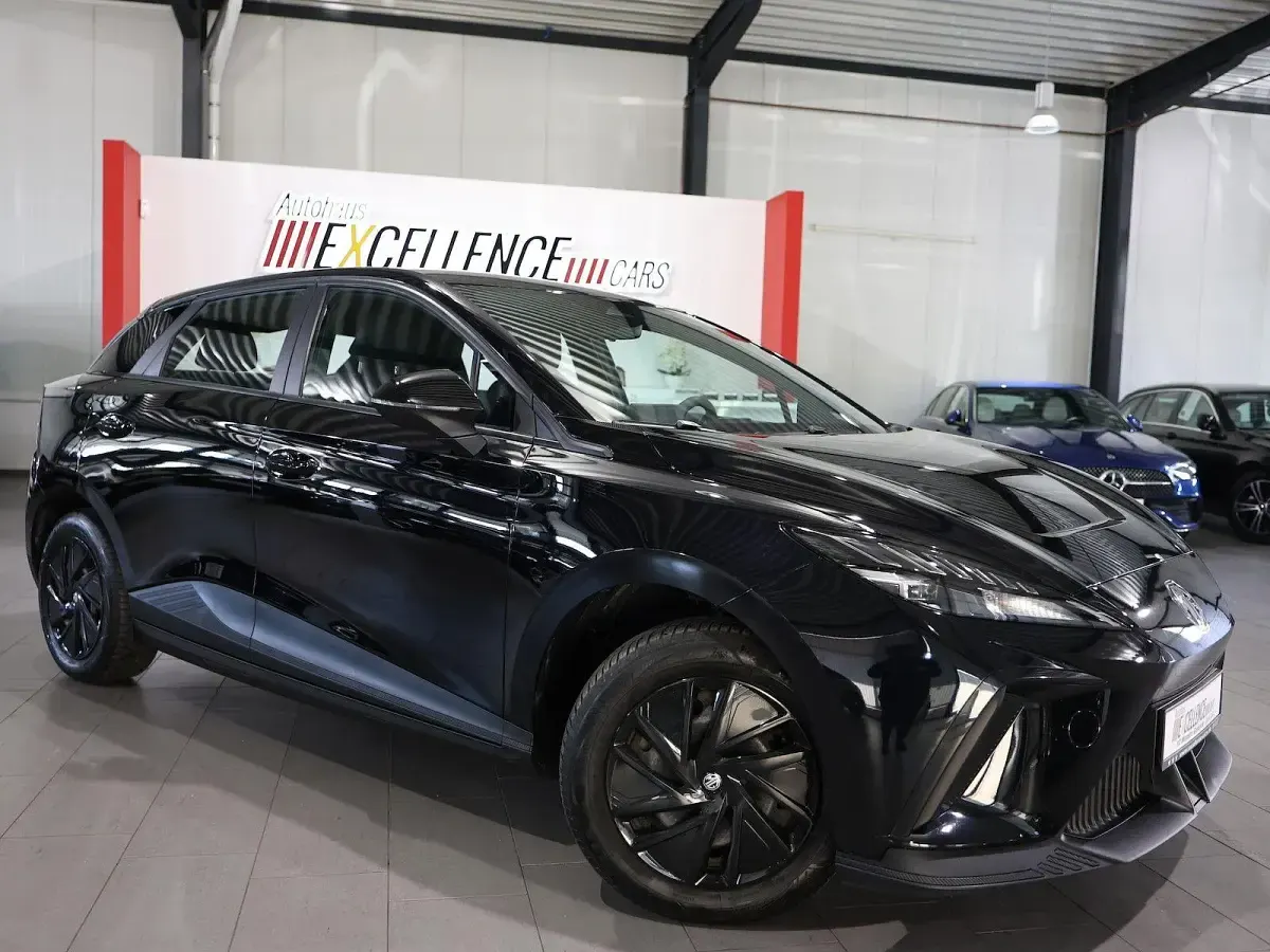 Używany MG MG4 EV 125 kW (170 KM) 2022 Czarny Hatchback