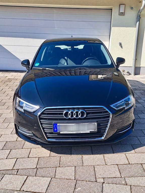 Schwarz Gebraucht 2017 Audi A3 Sportback Comfort Limousine | 13.900 € (Guter Preis) - Bild 1/4