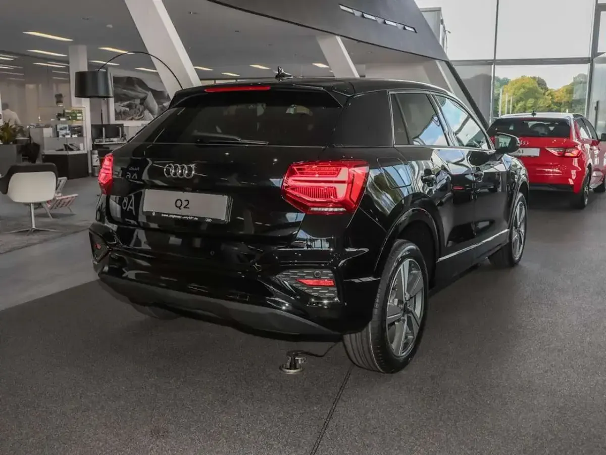 Second-hand Audi Q2 Advanced Plus 150 CP (110 kW) 2026 Negru SUV