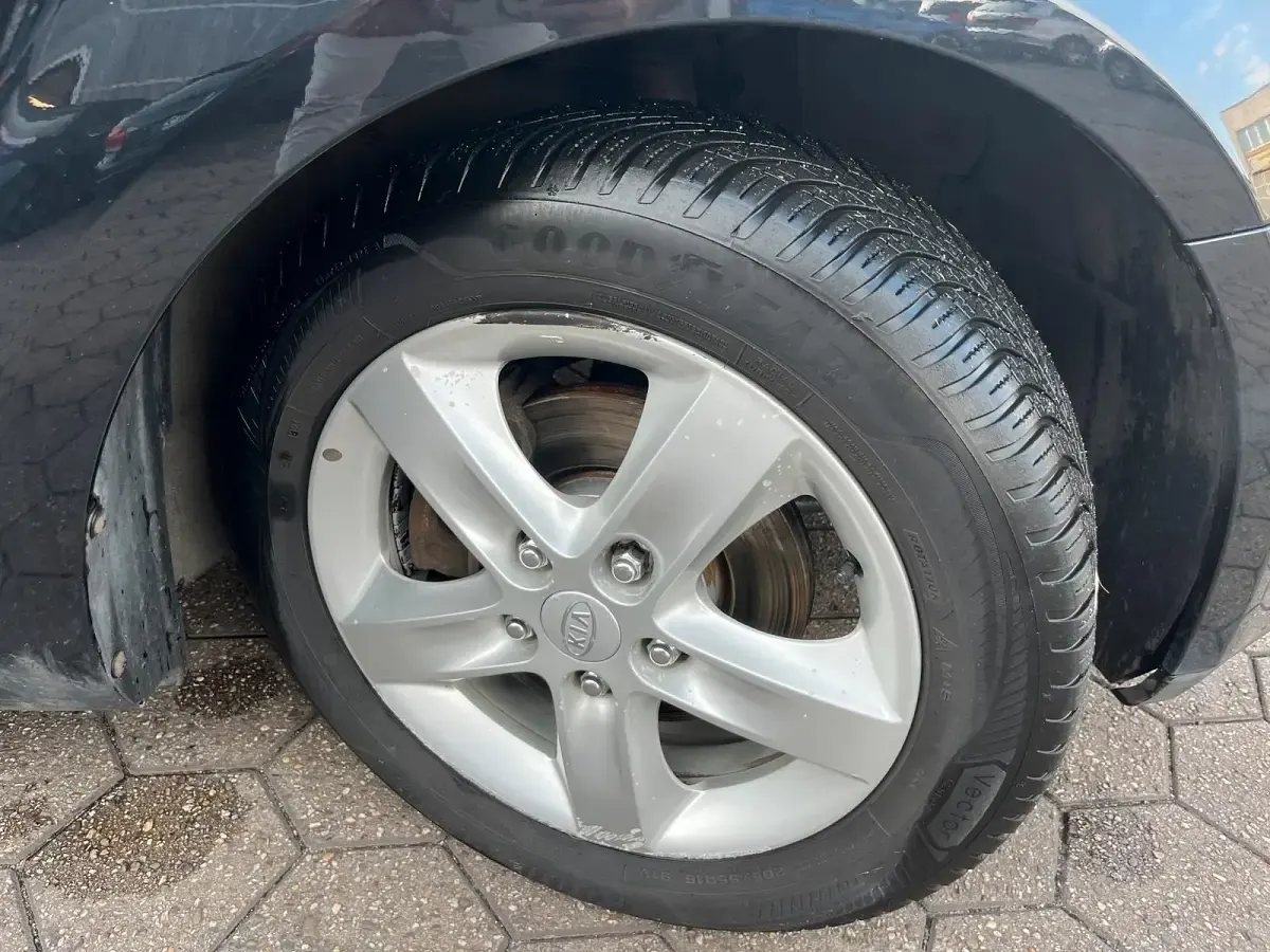 Gebraucht Kia Ceed 125 PS (91 kW) 2011 Schwarz Kleinwagen