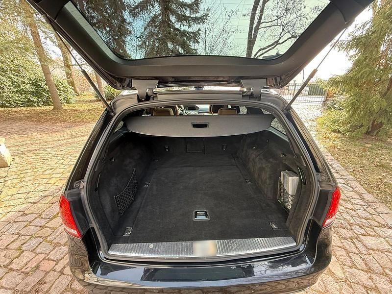 Gebraucht Mercedes E350 251 PS (184 kW) 2013 Schwarz Kombi