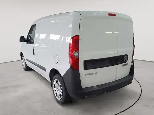 Używany Fiat Doblò Basis 101 KM (74 kW) 2022 Biały Minivan