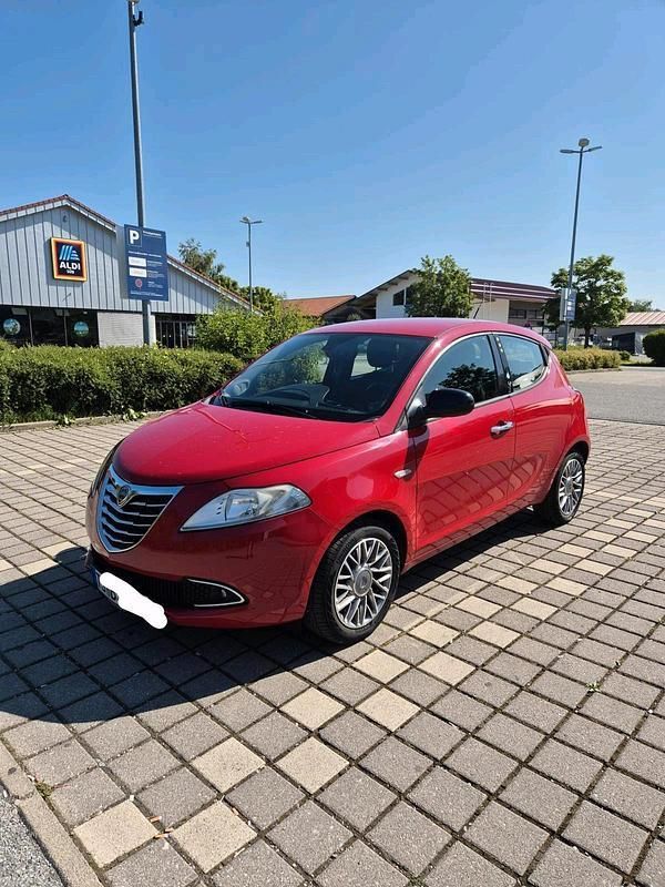 Rot Gebraucht 2013 Lancia Ypsilon Kleinwagen | 4.300 € - Bild 1/4