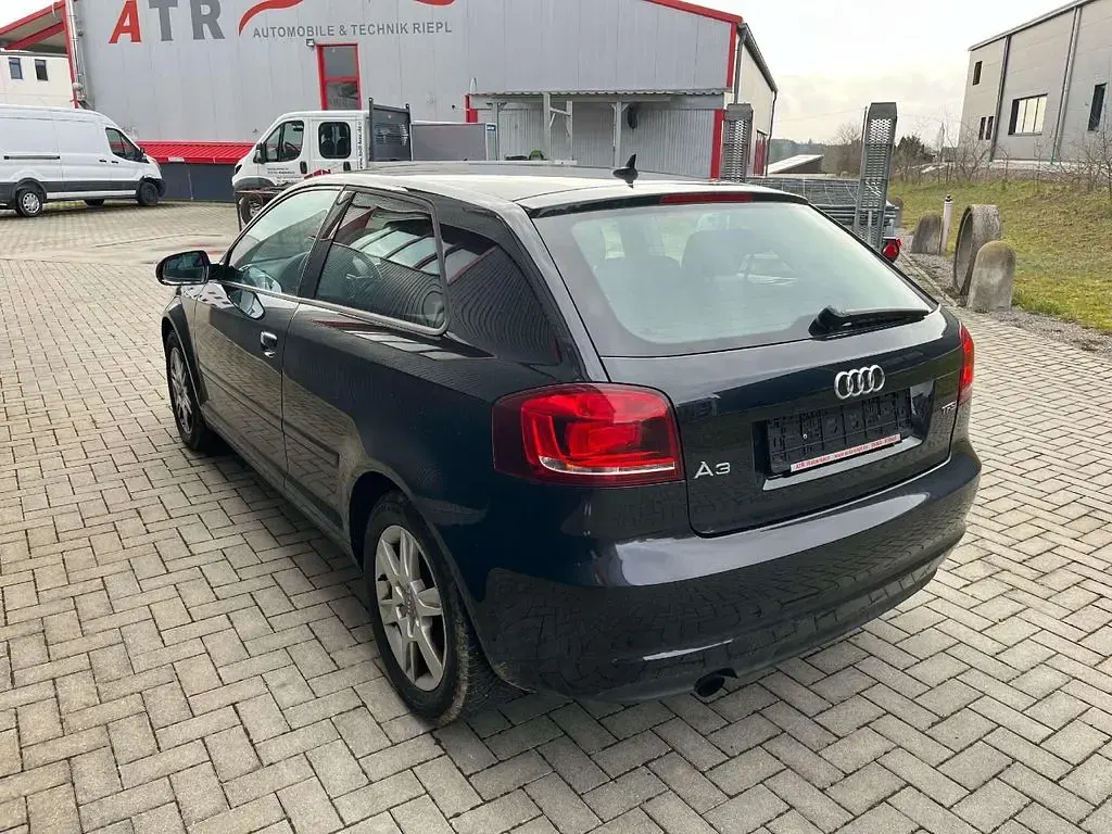 Gebraucht Audi A3 Attraction 105 PS (77 kW) 2012 Phantomschwarz perleffekt Kleinwagen