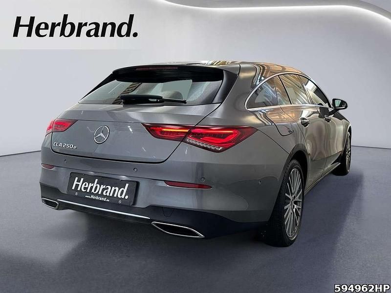 Gebraucht Mercedes CLA250e Progressive 160 PS (117 kW) 2022 Metalliclack mountaingrau Limousine