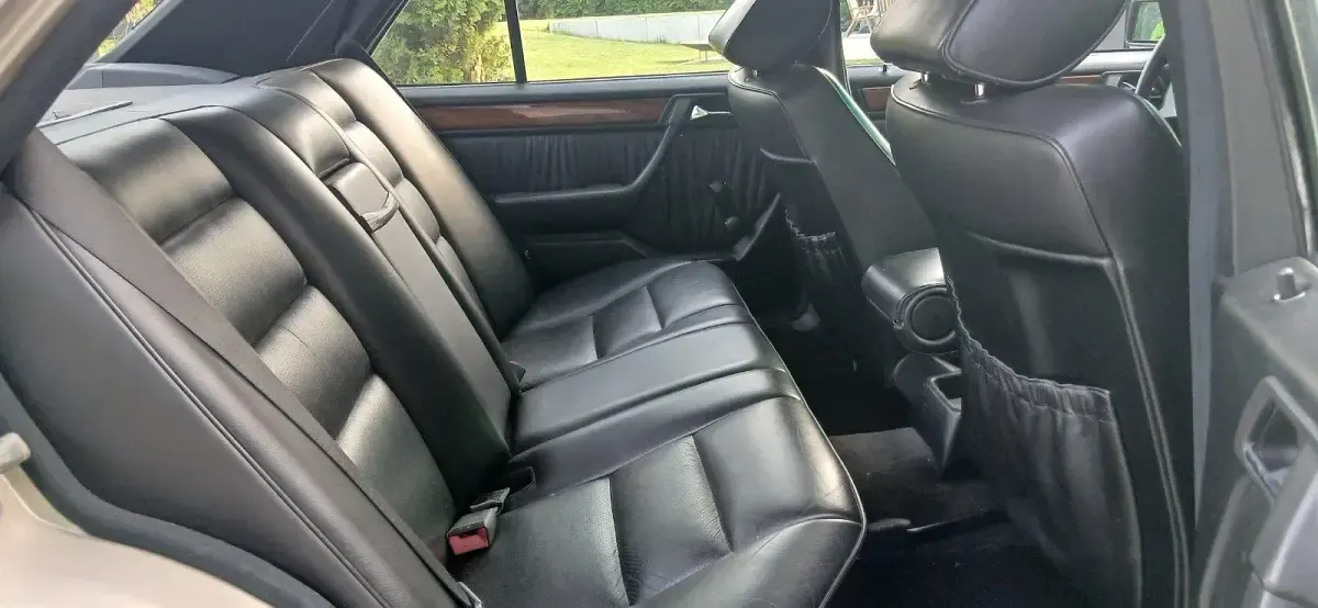 Gebraucht Mercedes 300 113 PS (83 kW) 1990 Silber Limousine