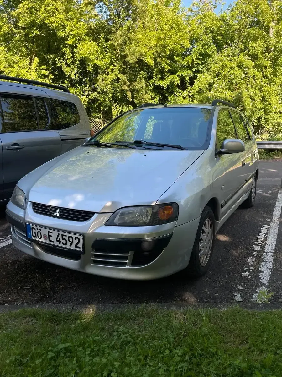 Begagnad Mitsubishi Space Star 98 HK (72 kW) 2003 Silver Minibuss