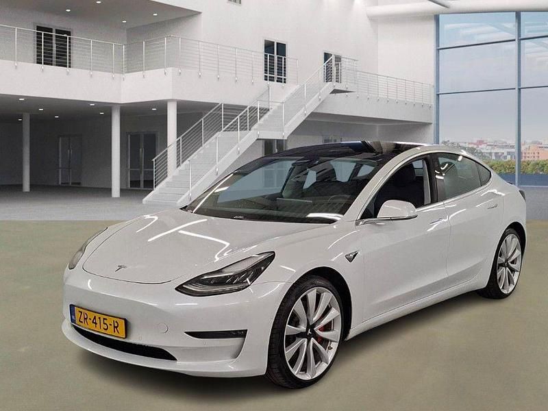 Second-hand Tesla Model 3 Performance 258 kW (351 CP) 2019 Alb Berlinǎ