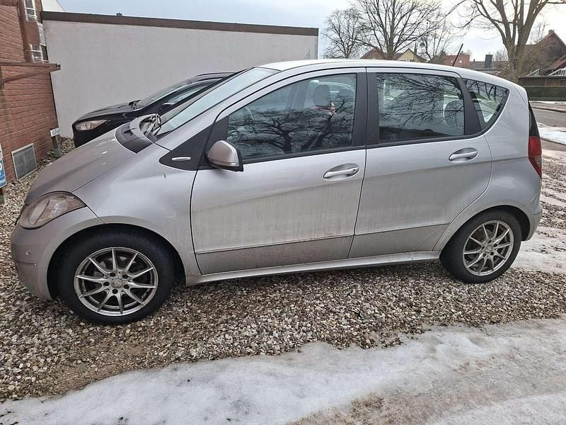 Gebraucht Mercedes A180 Avantgarde 109 PS (80 kW) 2011 Silber Limousine