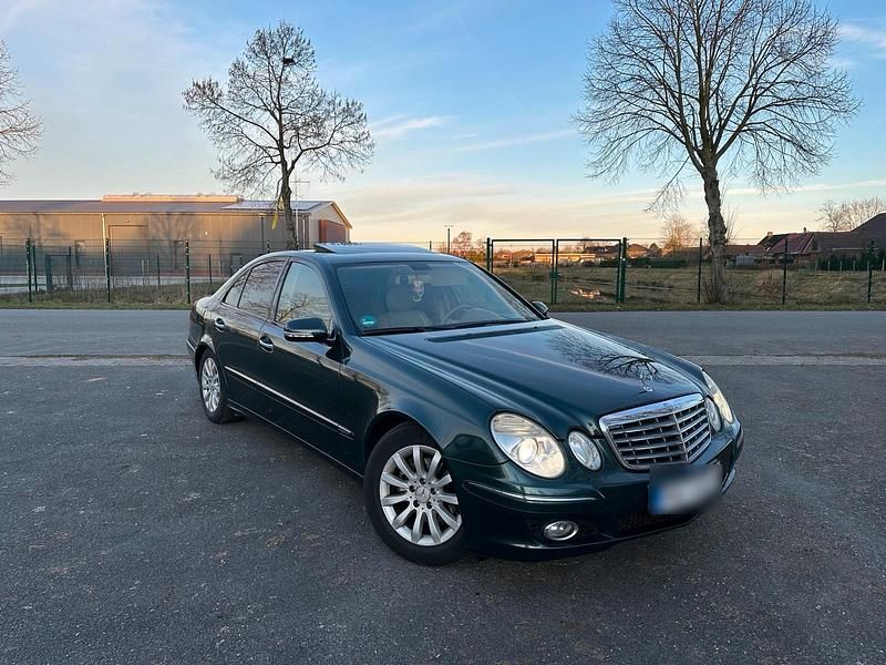 Gebraucht Mercedes E320 224 PS (164 kW) 2007 Grün Limousine