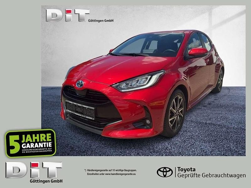 Emotional red 2 Gebraucht 2023 Toyota Yaris Hybrid Team Limousine | 19.990 € (Guter Preis) - Bild 1/3