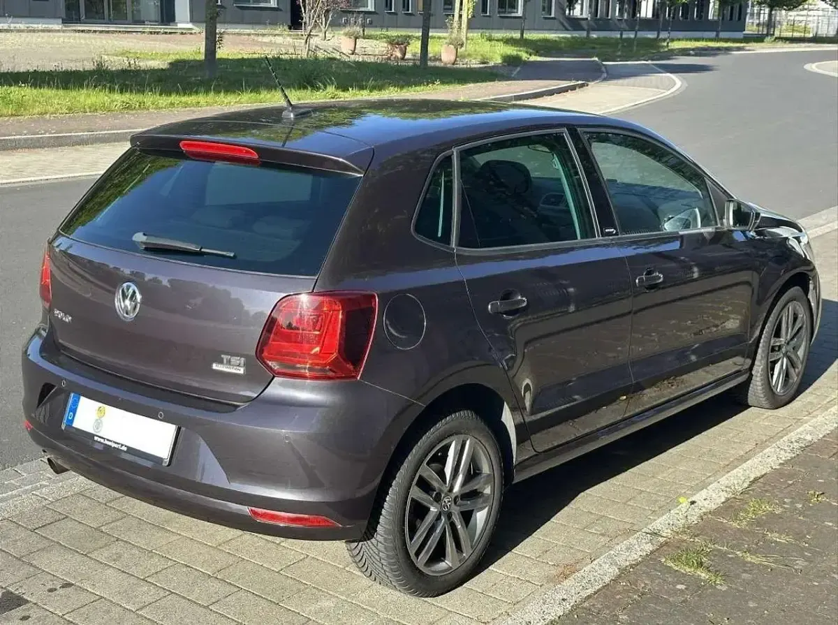 Gebraucht VW Polo Allstar 90 PS (66 kW) 2016 Grau Limousine