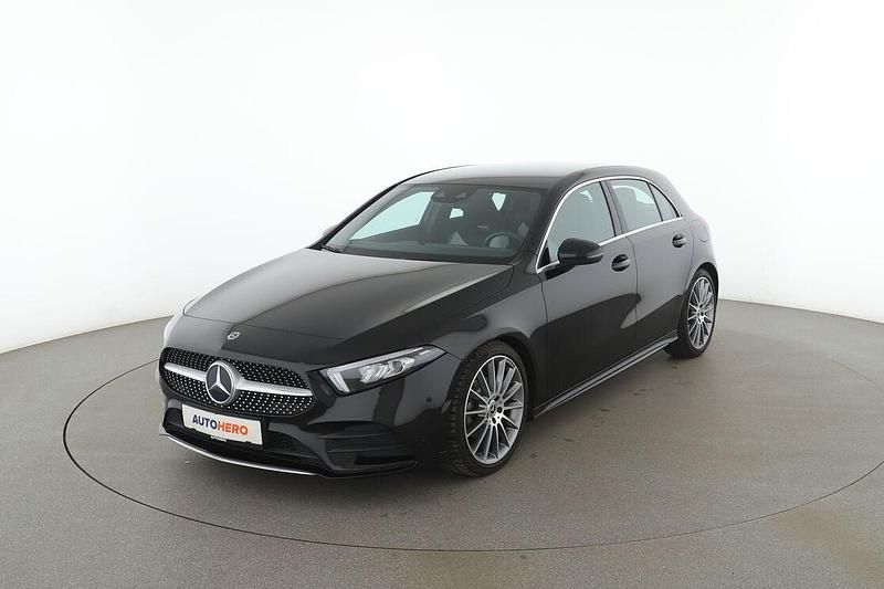 Schwarz Gebraucht 2021 Mercedes A180 AMG line Limousine | 23.430 € (Fairer Preis) - Bild 1/3