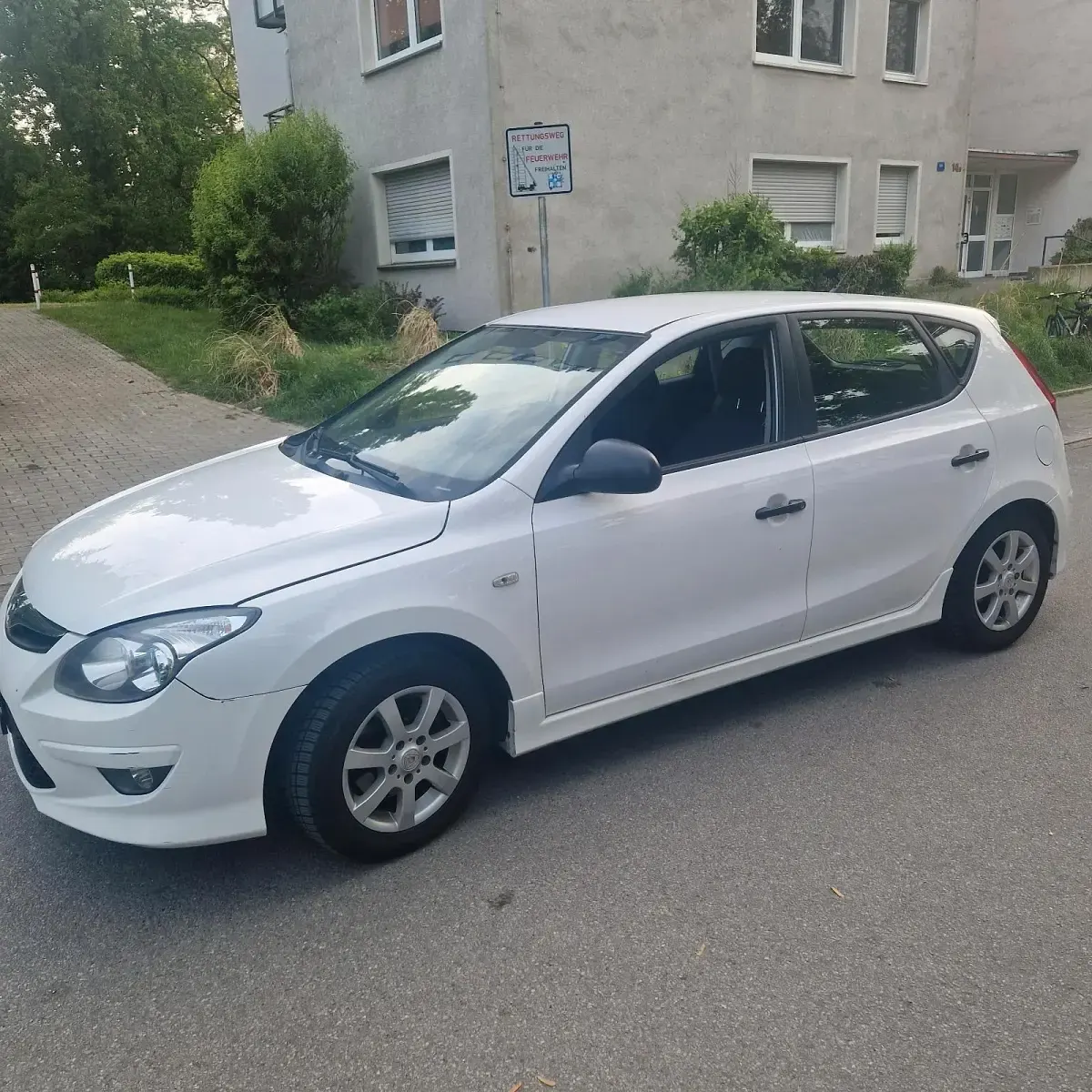 Gebraucht Hyundai i30 115 PS (84 kW) 2012 Weiß Kombi
