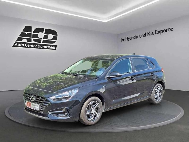 Phantom black (metallic) Gebraucht 2021 Hyundai i30 Intro Edition Limousine | 18.470 € (Fairer Preis) - Bild 1/4
