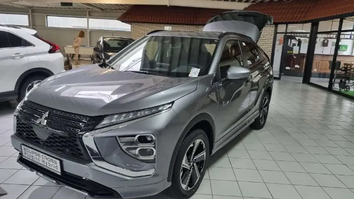 Neu Mitsubishi Eclipse Cross Select 188 PS (138 kW) 2025 Platinumgrau SUV