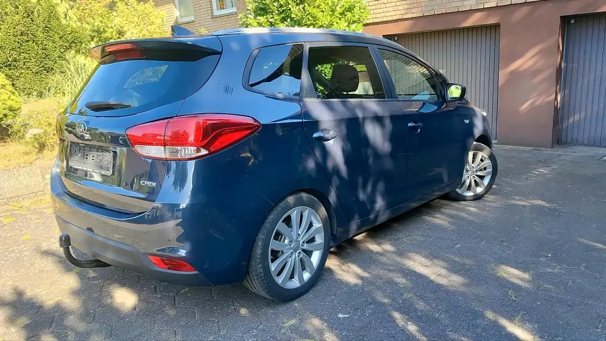 Gebraucht Kia Carens 140 PS (102 kW) 2016 Grau Van / Kleinbus