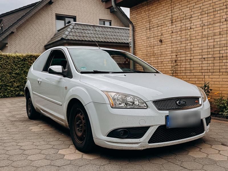 Weiß Gebraucht 2007 Ford Focus | 2.800 € (Etwas zu teuer) - Bild 1/4
