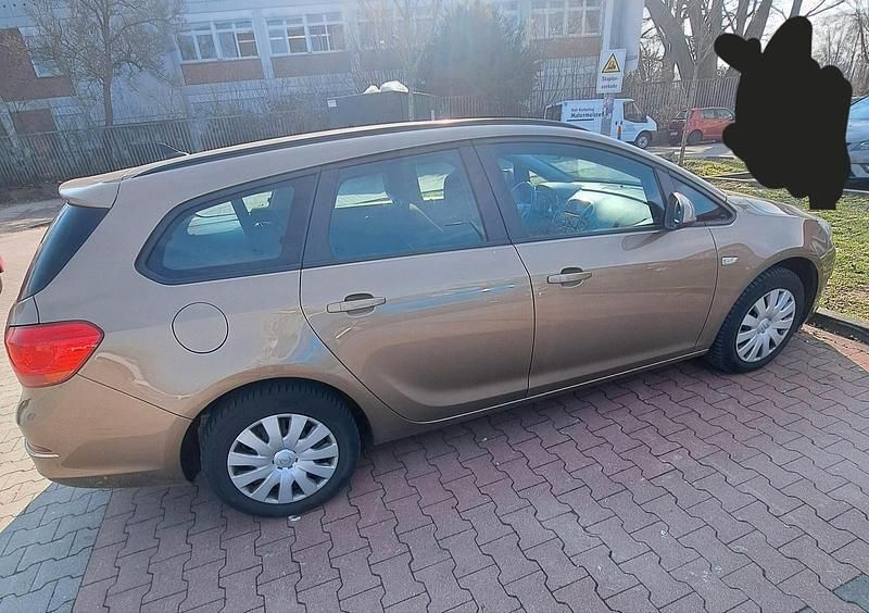 Gebraucht Opel Astra 110 PS (80 kW) 2014 Braun Kombi