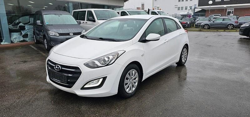 Gebraucht Hyundai i30 Classic 110 PS (80 kW) 2015 Weiß Limousine