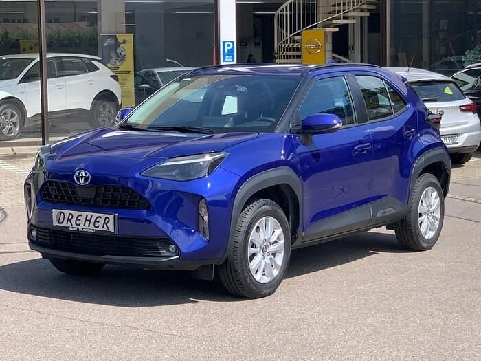 Blau Gebraucht 2023 Toyota Yaris Hybrid Comfort Kleinwagen | 26.489 € (Teuer) - Bild 1/4