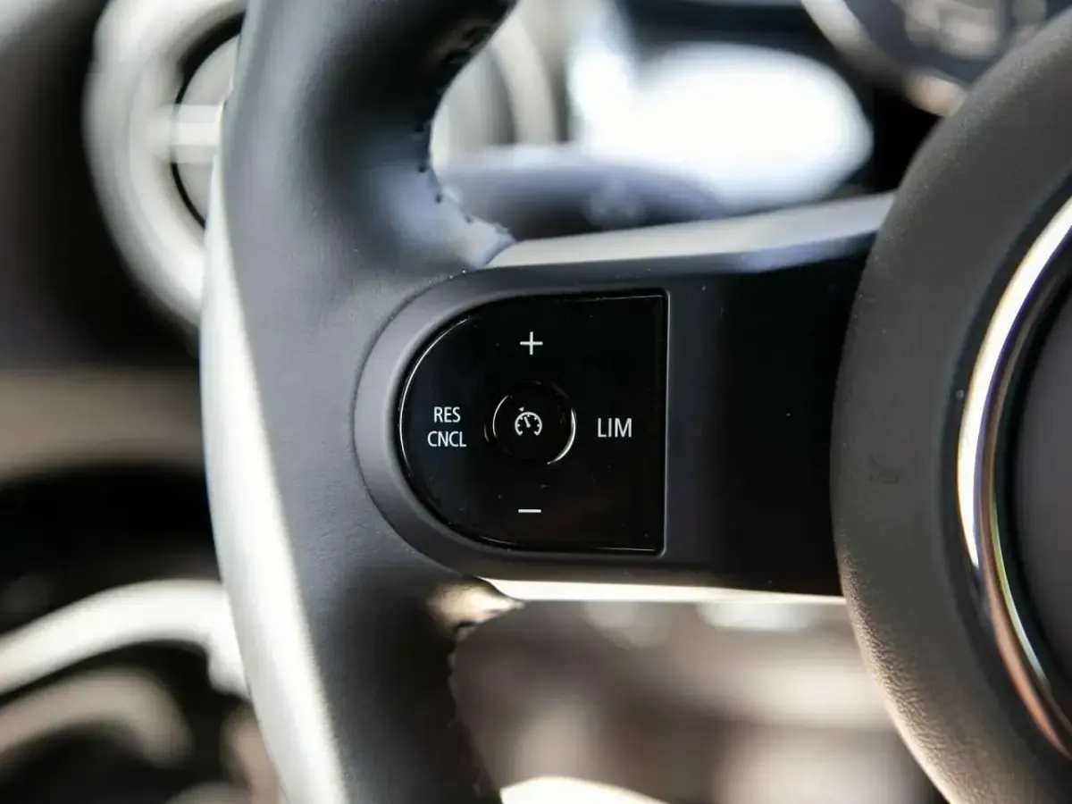 Używany Mini Cooper Classic 136 KM (100 kW) 2022 Biały Hatchback