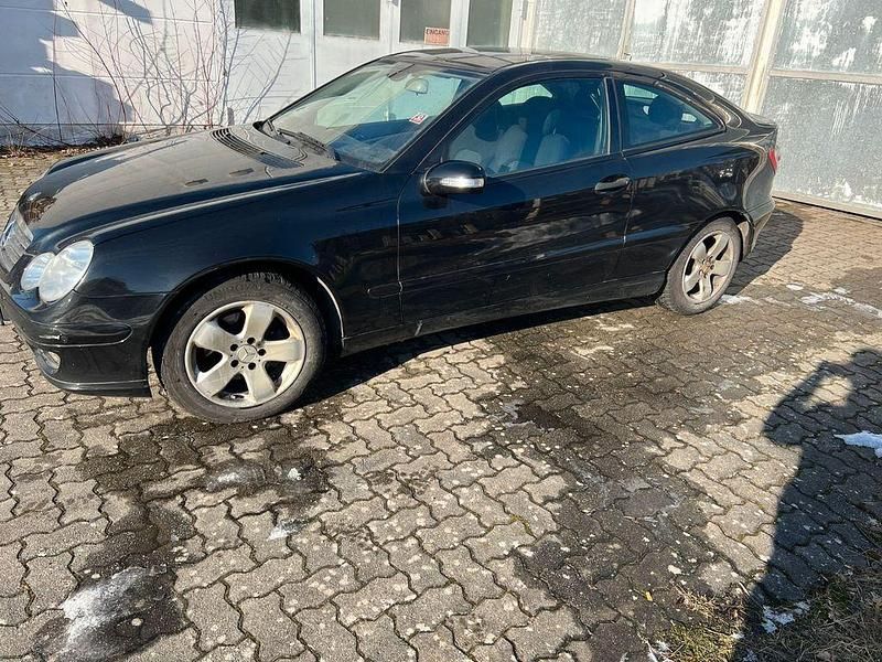 Gebraucht Mercedes 220 150 PS (110 kW) 2005 Schwarz Coupé