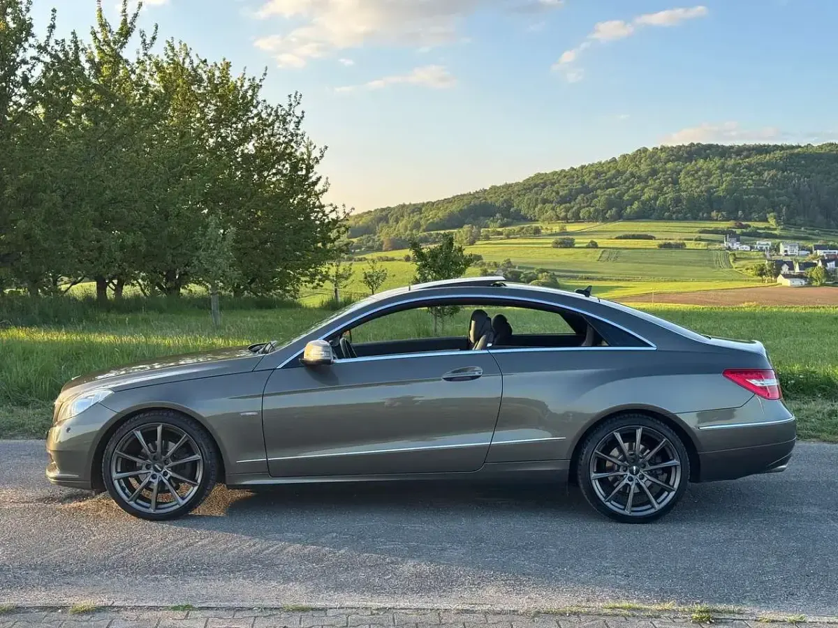 Second-hand Mercedes E250 204 CP (150 kW) 2010 Gri Coupe