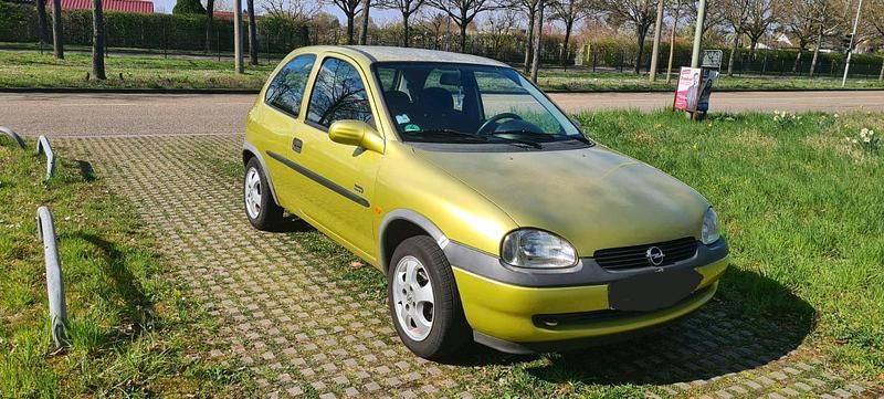 Gebraucht Opel Corsa 54 PS (39 kW) 2000 Gelb Kombi
