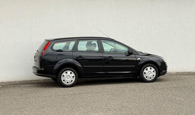 Second-hand Ford Focus Trend 101 CP (74 kW) 2006 Negru Break