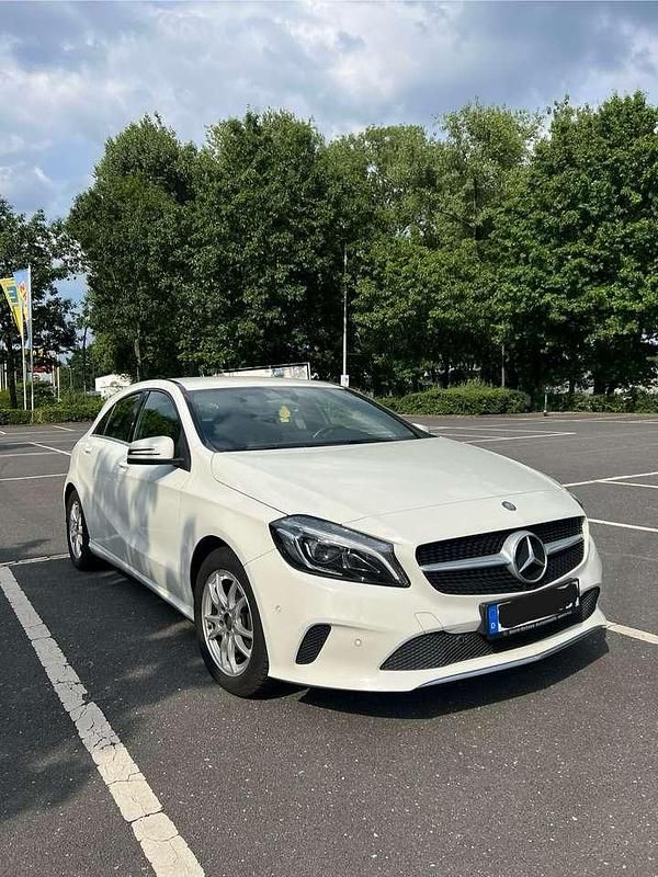 Gebraucht 2017 Mercedes A180 Urban Limousine | 14.400 € (Fairer Preis) - Bild 1/4