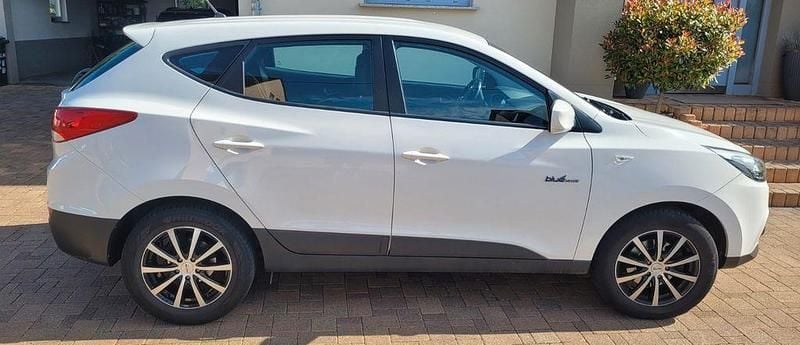 Weiß Gebraucht 2014 Hyundai ix35 Trend SUV | 7.490 € (Fairer Preis) - Bild 1/4