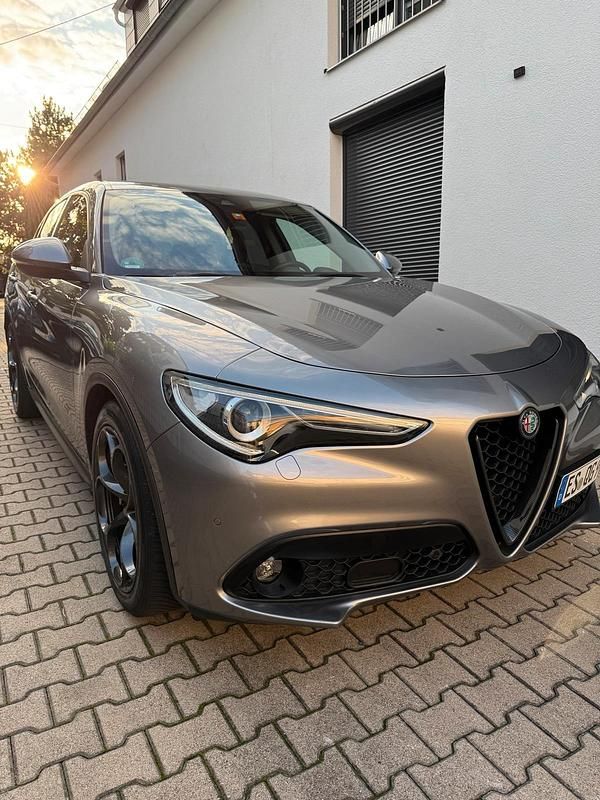 Gebraucht Alfa Romeo Stelvio 210 PS (154 kW) 2017 Grau SUV