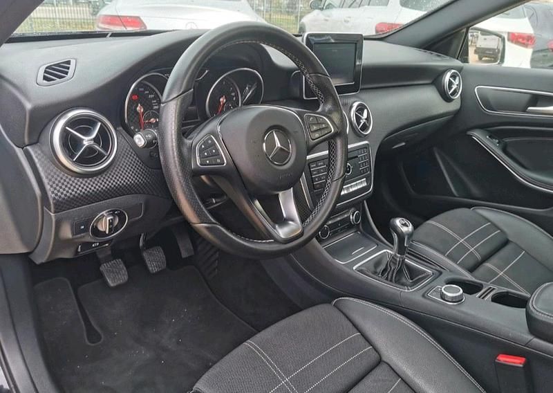 Gebraucht Mercedes A200 136 PS (100 kW) 2016 Schwarz Limousine