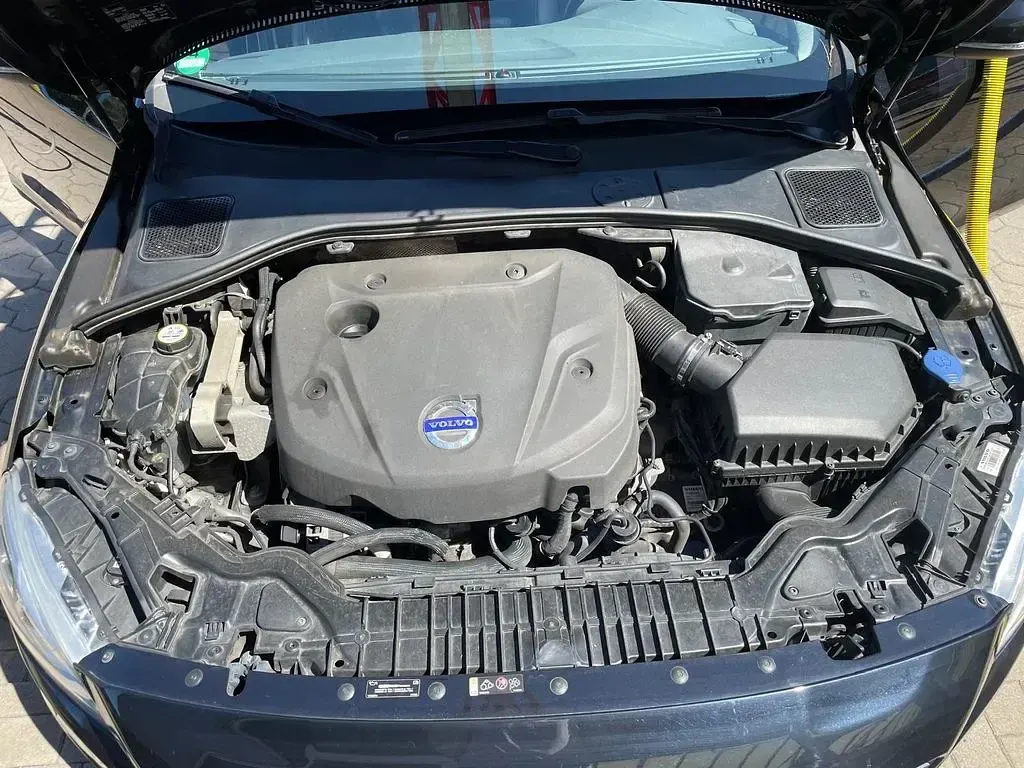 Gebraucht Volvo V60 Summum 181 PS (133 kW) 2015 Schwarz Kombi
