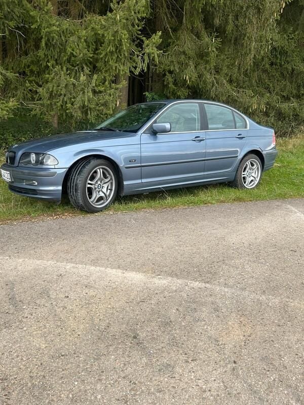 Blau Gebraucht 1999 BMW 320 Limousine | 2.300 € (Guter Preis) - Bild 1/4