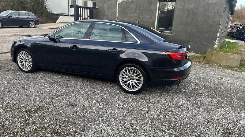 Gebraucht Audi A4 S-Line 190 PS (139 kW) 2018 Blau Limousine