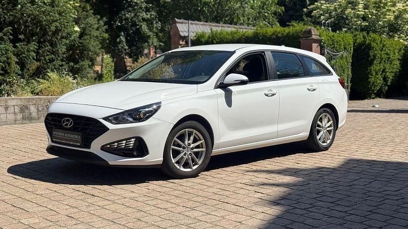 Gebraucht Hyundai i30 Pure 110 PS (80 kW) 2021 Weiß Kombi