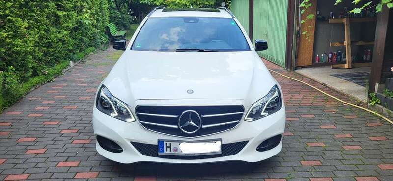 Weiß Gebraucht 2017 Mercedes E220 Avantgarde Kombi | 22.600 € (Fairer Preis) - Bild 1/4