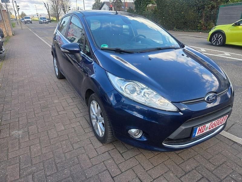 Gebraucht Ford Fiesta Titanium 82 PS (60 kW) 2012 Blau Kleinwagen