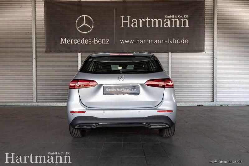 Gebraucht Mercedes B200 Advanced 163 PS (119 kW) 2025 Hightechsilber Van / Kleinbus