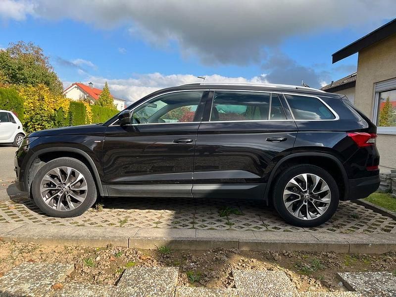 Schwarz Gebraucht 2021 Skoda Kodiaq Clever SUV | 22.500 € (Guter Preis) - Bild 1/4
