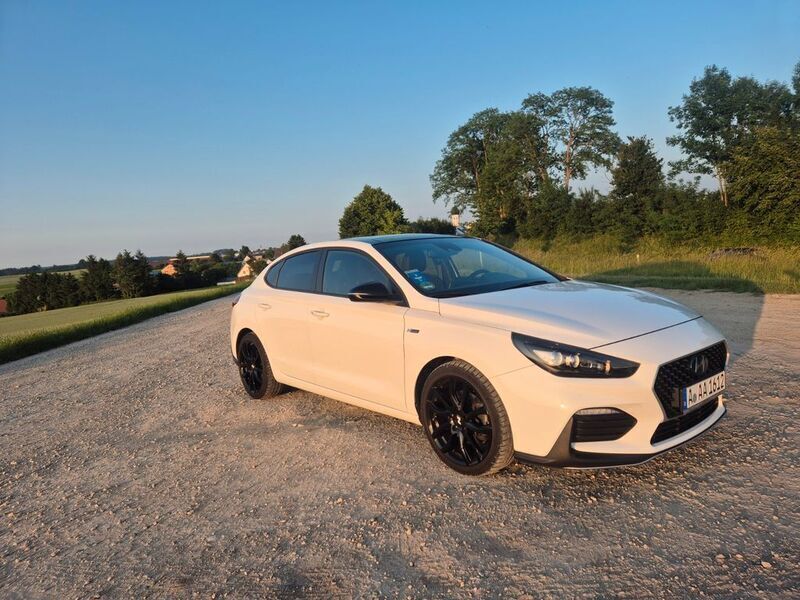 Weiß Gebraucht 2020 Hyundai i30 N Line Limousine | 18.500 € (Fairer Preis) - Bild 1/4