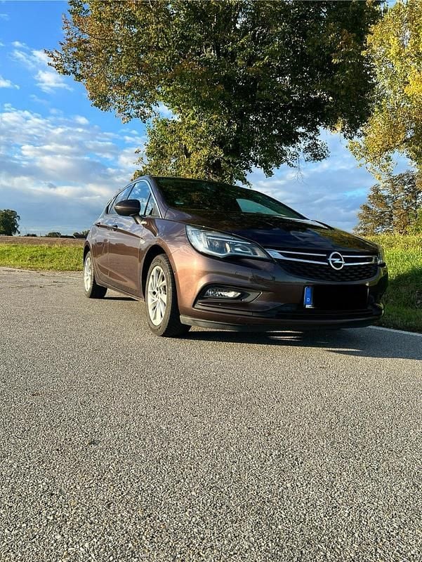 Braun Gebraucht 2016 Opel Astra Innovation Limousine | 6.999 € (Fairer Preis) - Bild 1/4