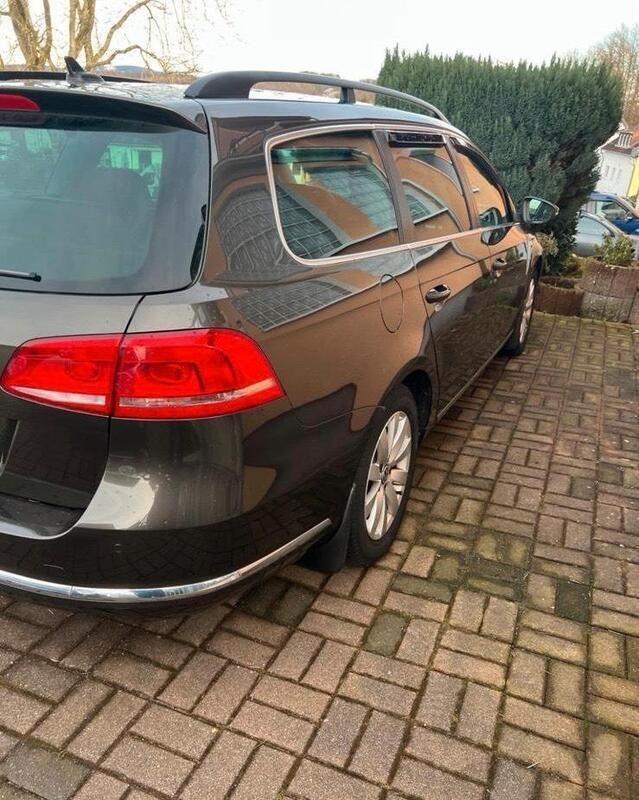 Braun Gebraucht 2010 VW Passat Kombi | 12.500 € - Bild 1/4